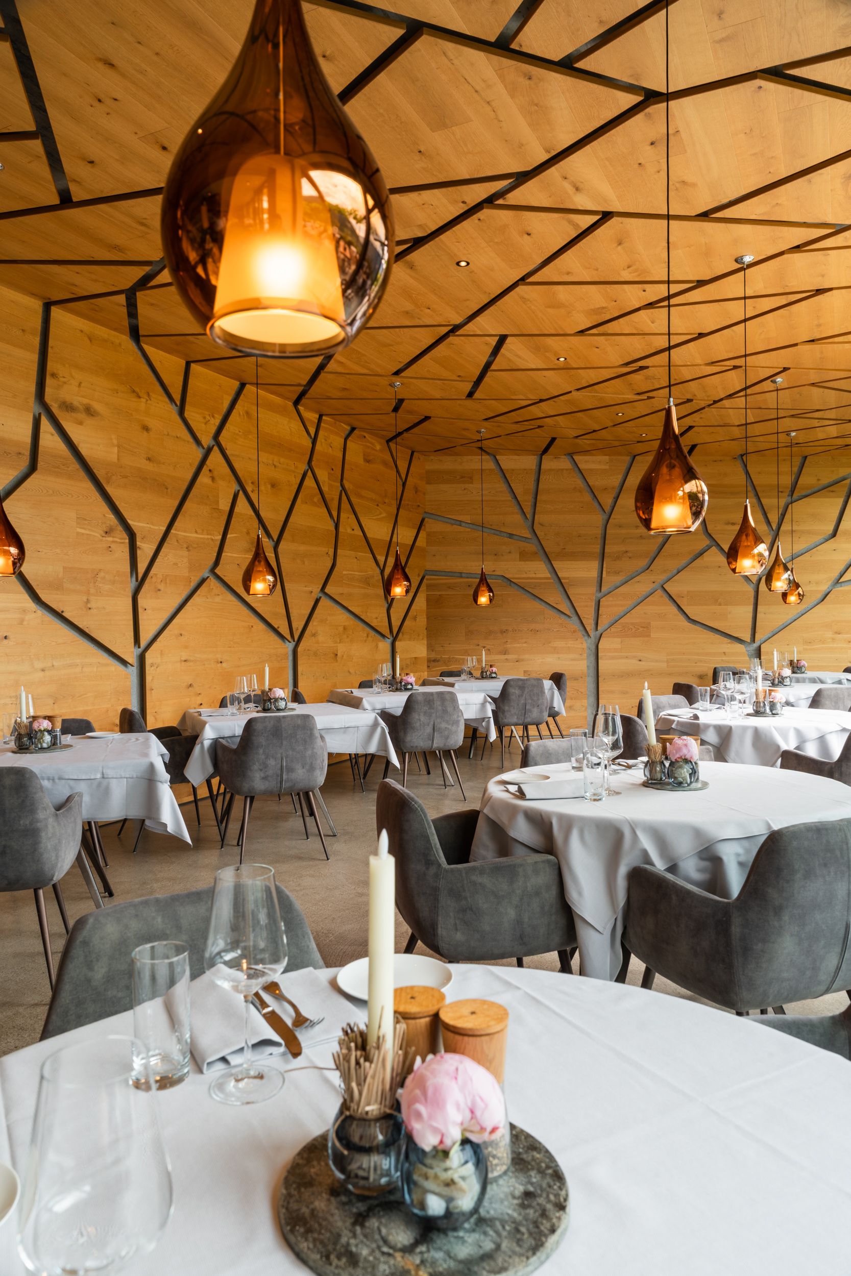 South tyrol Restaurant LeiterAmWaal Interiore nannls SchwarzLanerAnna 